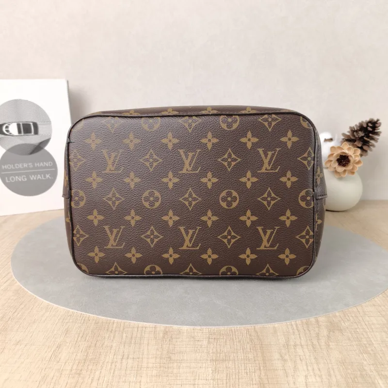 Louis Vuitton Shoulder Bag NÉONOÉ Bucket Bag PVC Medium 26 × 17.5 × 26 cm — cover view 4 of 5