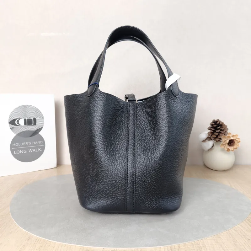 Hermès Top Handle Bag Picotin Lock 22 22Black TC Calfskin Medium22 × 18 × 21 cm — cover view 2 of 6
