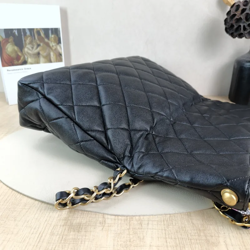 Chanel Shoulder Bag hobo Black Lambskin One Size 39 × 9 × 23 cm — detail view 6 of 12