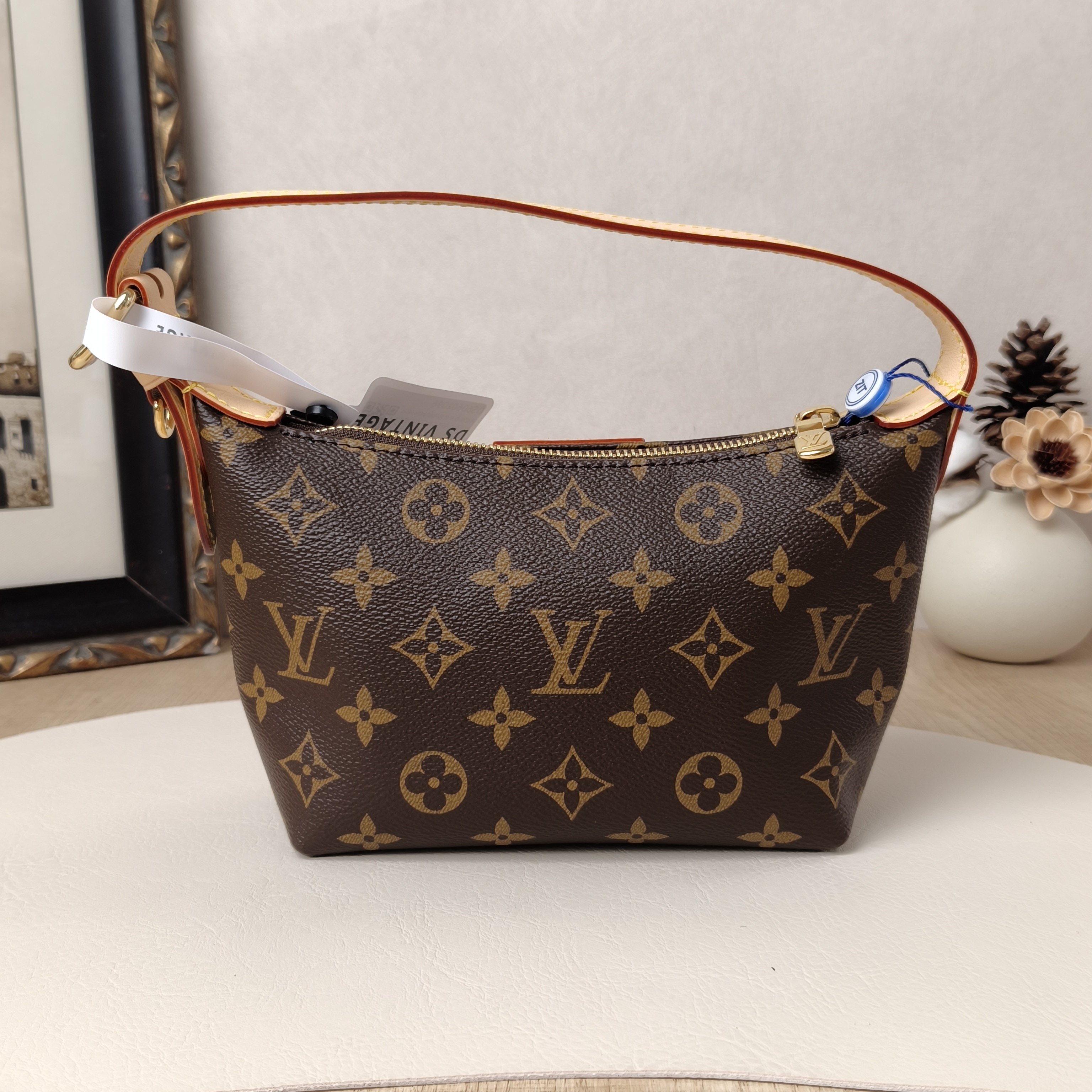 Louis Vuitton Shoulder Bag Pochette Hills Monogram PVC One Size18.5 × 6.5 × 11 cm — cover view 9 of 9