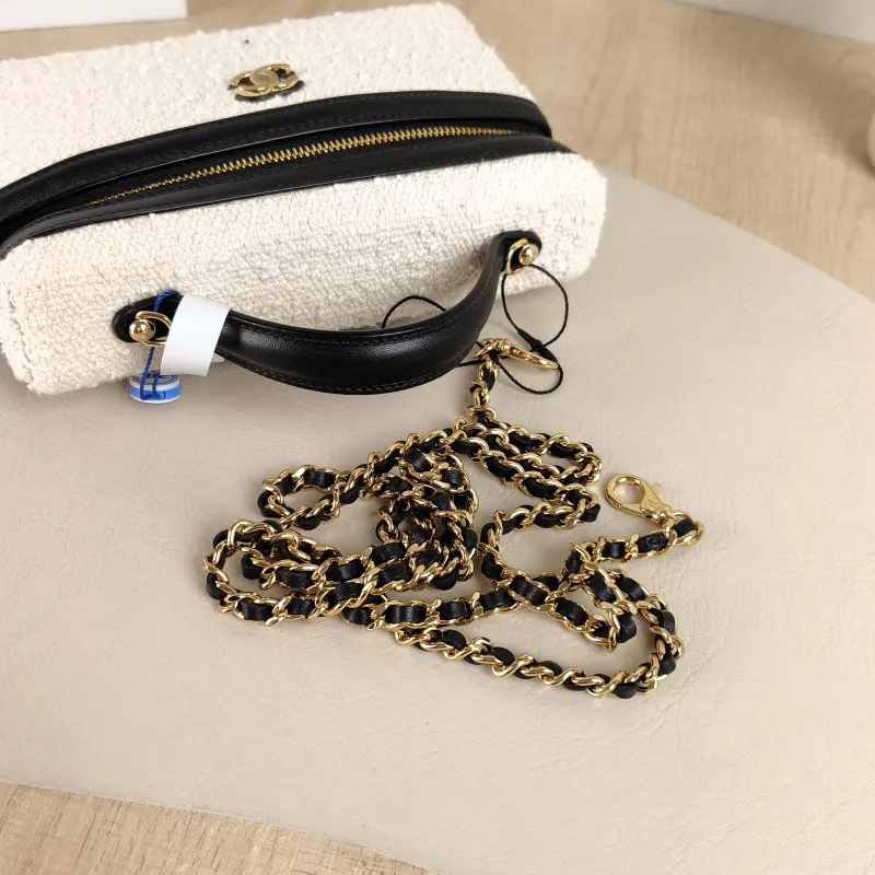 Chanel Crossbody Baglp Box Bag Top Handle Crossbody Bag White Black One Size19.5 × 5 × 17 cm — detail view 6 of 12