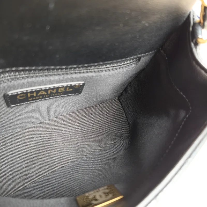 Chanel Crossbody Bag Edition Black Calfskinmini16.5 × 7 × 13 cm — detail view 11 of 15