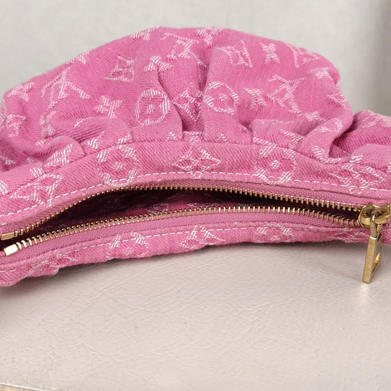 Louis Vuitton Shoulder Bag Pochette Valley Red One Size 21 × 7 × 15 cm — detail view 3 of 9