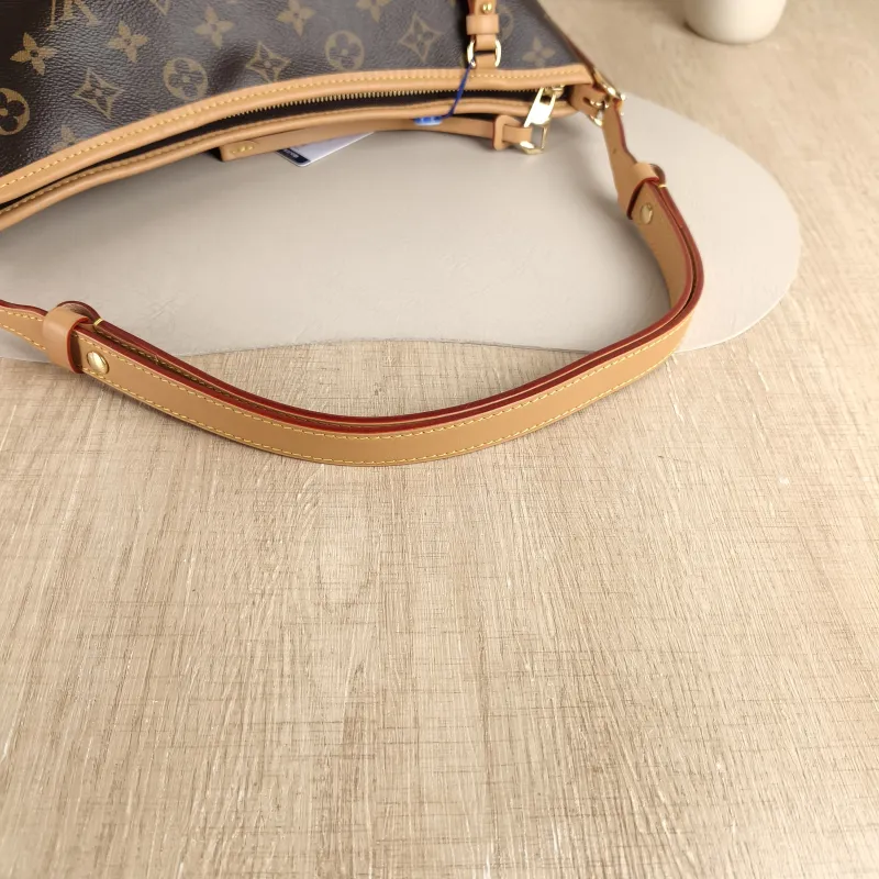 Louis Vuitton Shoulder Bag Carryall East West Monogram PVC One Size 36 × 10 × 19 cm — detail view 7 of 11