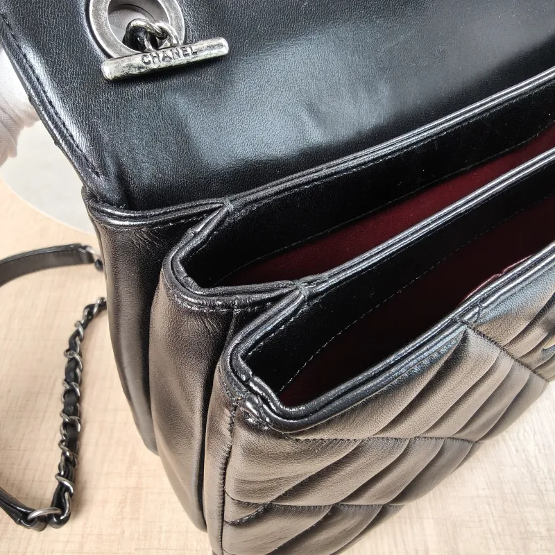 Chanel Crossbody Bag Trendy CC Black Lambskin Small25 × 12 × 17 cm — detail view 2 of 23