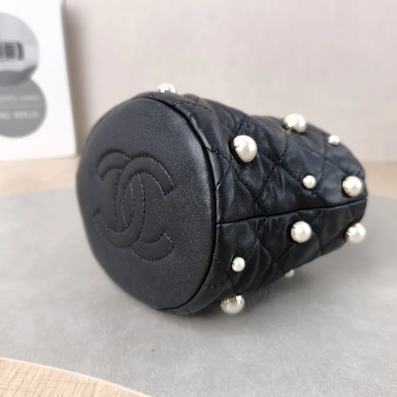 Chanel Shoulder Bag Pearl Bucket Bag Black Lambskin Mini 11.5 × 11.5 × 10.5 cm 31 — detail view 1 of 10