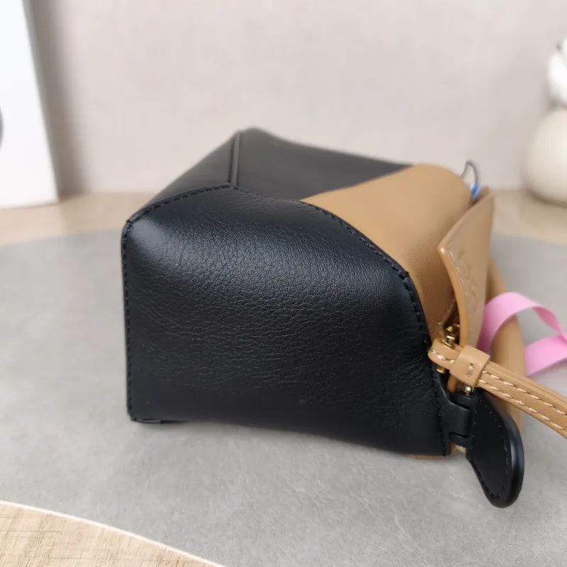 LOEWE Crossbody Bag Puzzle Black Brown Calfskin Mini 18 × 8 × 12.5 cm — detail view 7 of 11