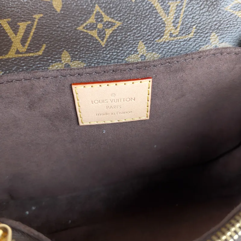 Louis Vuitton Crossbody Bag Pochette Métis East West Monogram PVC Small 21.5 × 6 × 13.5 cm — detail view 2 of 13