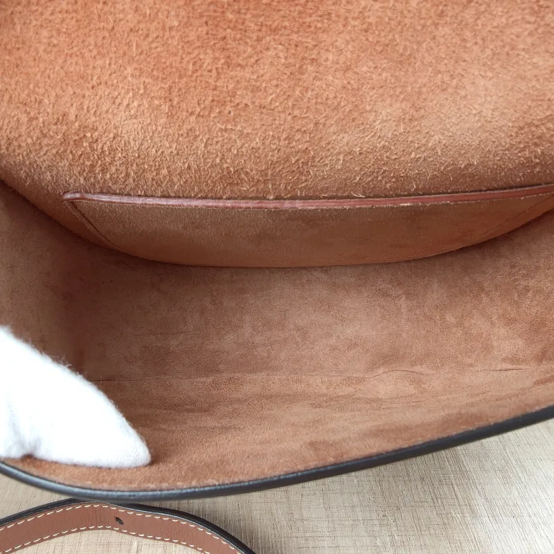 CELINE Crossbody Bag FOLCO TRIOMPHE Caramel Calfskin One Size 18.5 × 7 × 15 cm — detail view 2 of 12