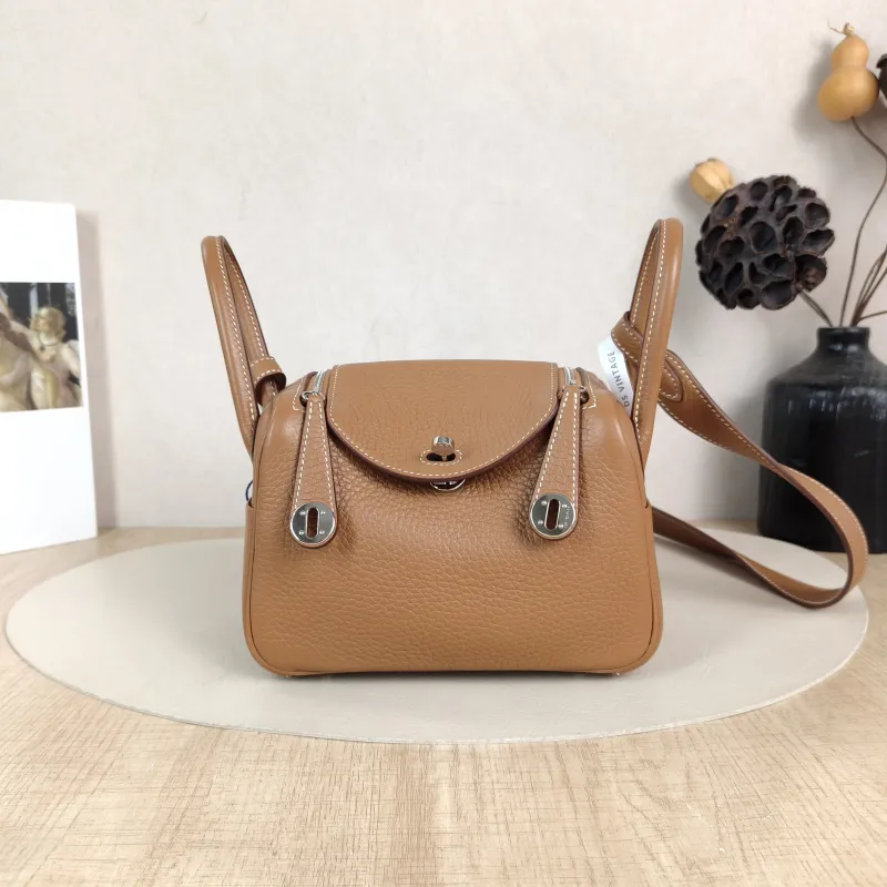 Hermès Crossbody Bag Lindy Mini 19 37 Brown TC Calfskin Mini 19 × 9.5 × 13 cm K