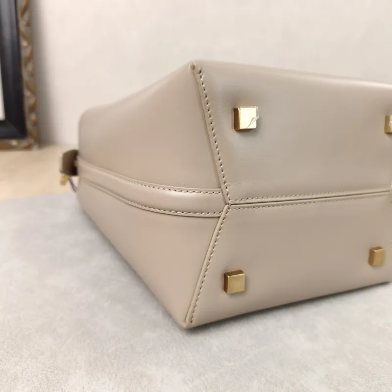 SAINT LAURENT Shoulder Bag LE 37 Brown Calfskin Small17 × 13 × 20 cm — detail view 2 of 13