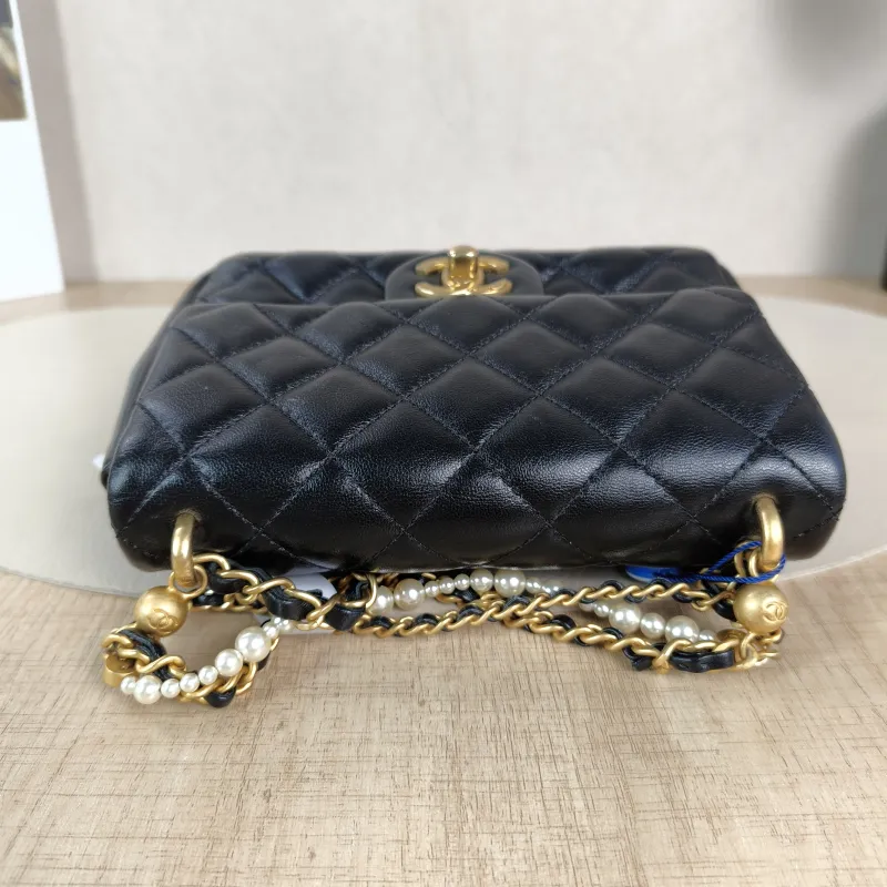 Chanel Crossbody Bag Pearl Black Lambskinmini17 × 5 × 12.5 cm — detail view 8 of 12