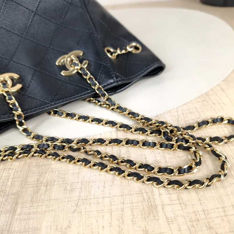 Chanel Shoulder Bag Bucket Bag Black Lambskin One Size 11 × 11 × 17.5 cm — detail view 2 of 10