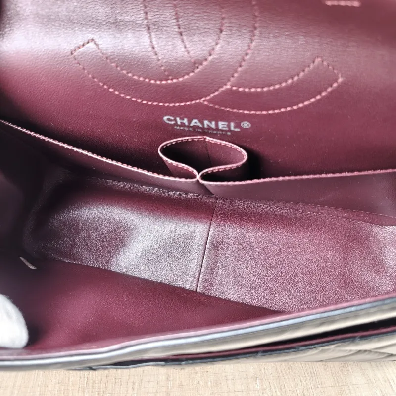 Chanel Shoulder Bag 2.55 Black Calfskin Medium 28 × 7.5 × 19.5 cm 27 — detail view 15 of 15
