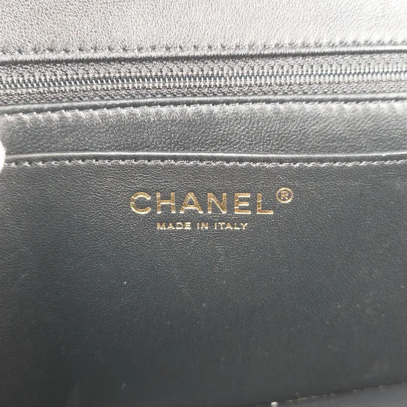 Chanel Crossbody Bag cf Black Lambskin One Size 23.5 × 7 × 14.5 cm Microchip Edition — detail view 8 of 14