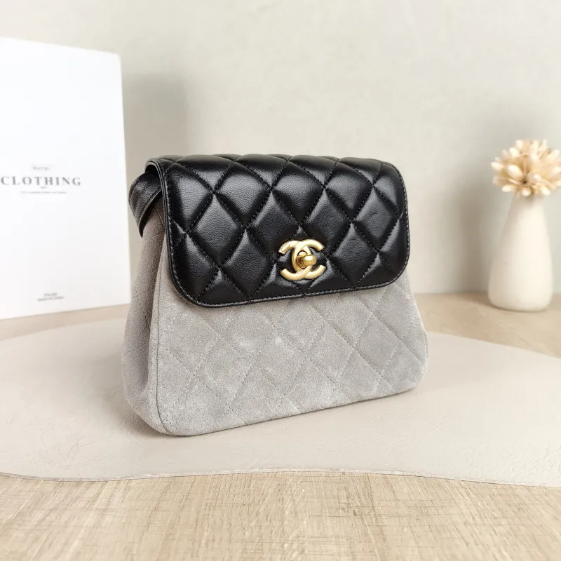 Chanel Crossbody Bag Suede Black Suede One Size18.5 × 6.5 × 15 cm — cover view 4 of 6