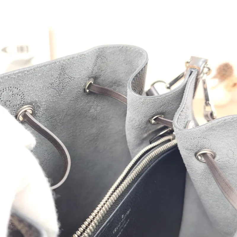 Louis Vuitton Shoulder Bag Muria Black Calfskin One Size26 × 14 × 26 cm — detail view 10 of 16