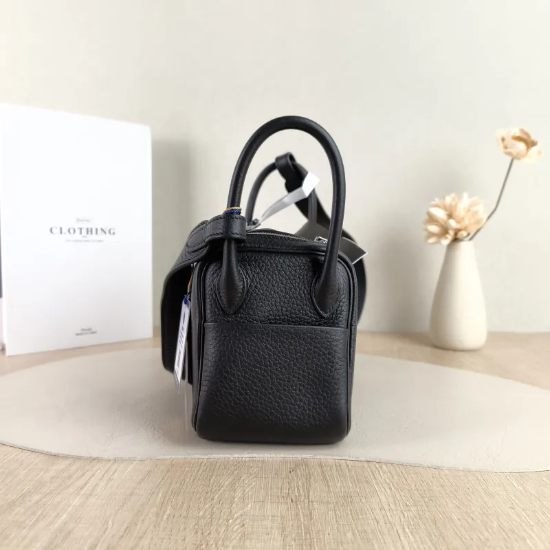 Hermès Shoulder Bag Lindy Mini 19 89Noir Black Taurillon Clemence TC Calfskin Mini 19 × 9 × 13 cm G — detail view 9 of 11