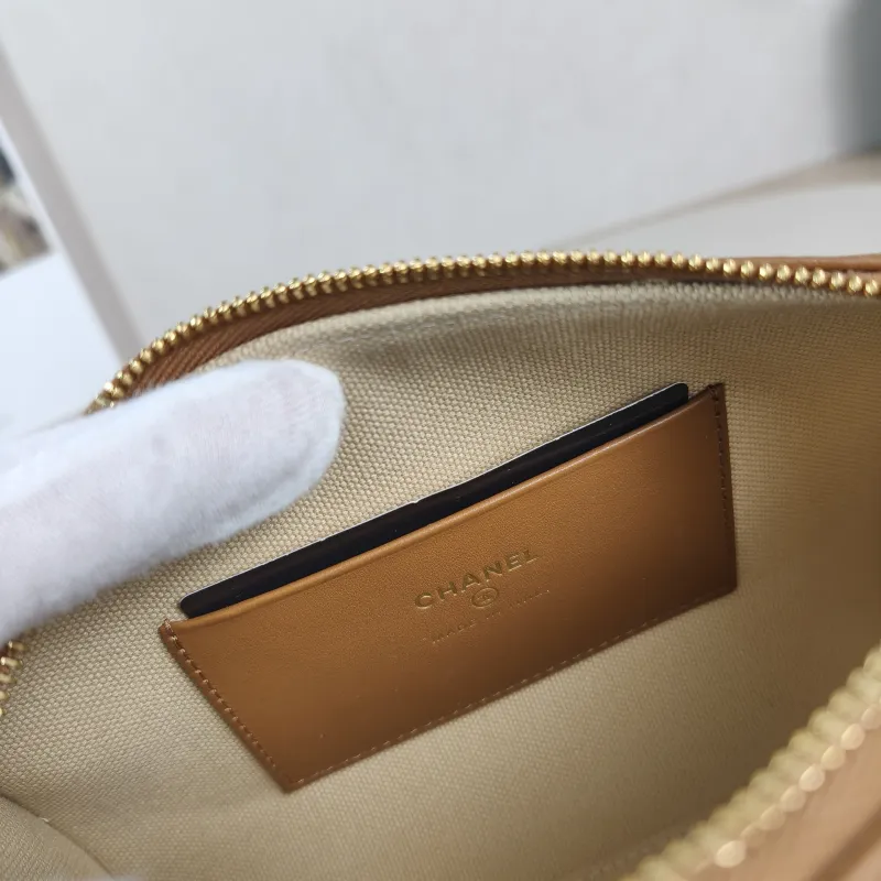 Chanel Crossbody Bag Crossbody Bag Brown Woven Mini 19 × 11 × 11 cm — detail view 2 of 11