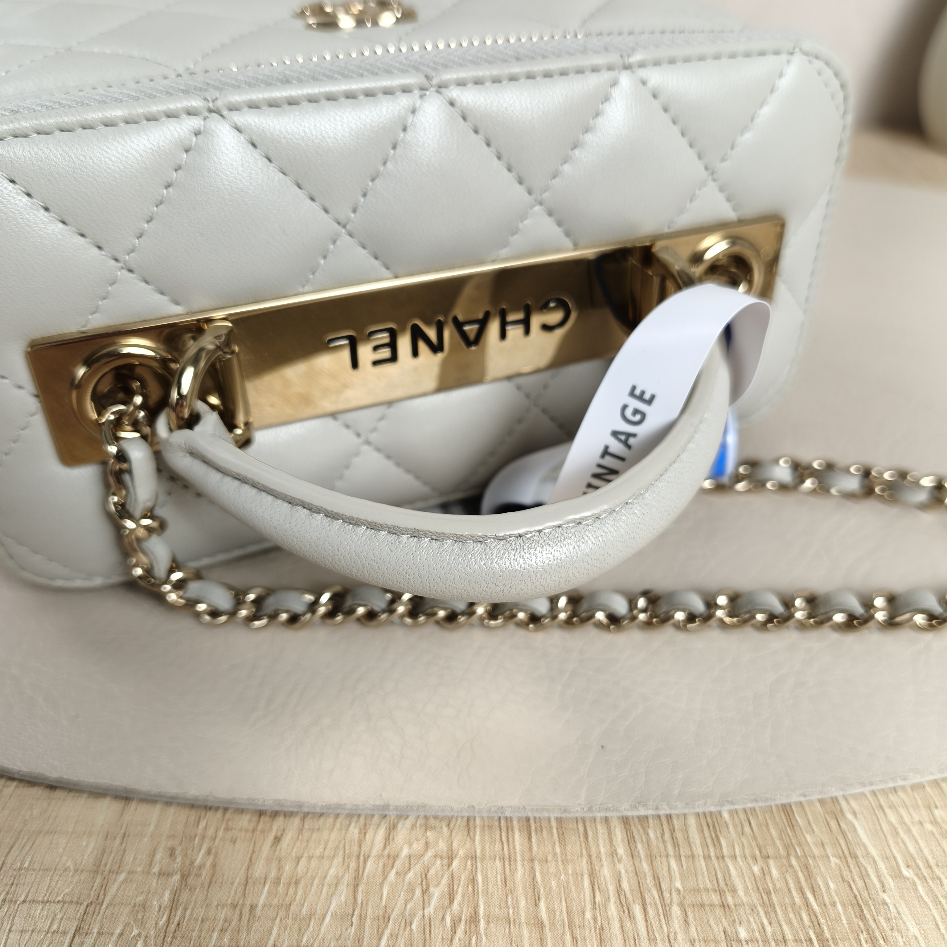 Chanel Crossbody Bag trendy cc Edition Green Lambskin One Size17 × 8 × 9.5 cm — cover view 5 of 12