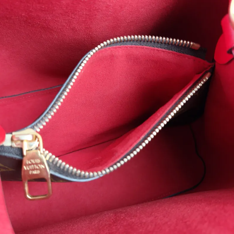 Louis Vuitton Shoulder Bag NÉONOÉ Bucket Bag PVC Medium 26 × 17.5 × 26 cm Conditioned — detail view 8 of 10
