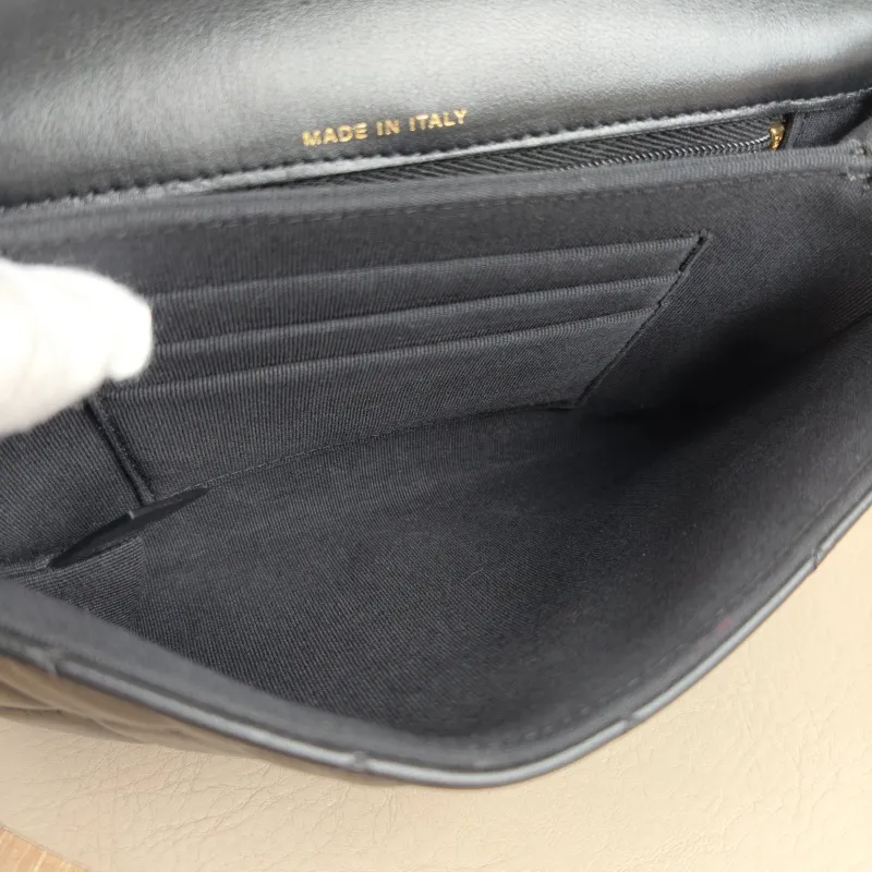 Chanel Crossbody Bag 23k 19 hobo Black Calfskin One Size 18 × 4 × 12 cm — detail view 11 of 12