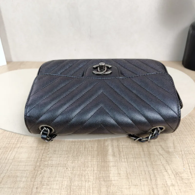 Chanel Crossbody Bag Classic Flap Large Mini CF Mini Black V Grained Calfskin mini20 × 6 × 12 cm — detail view 2 of 14