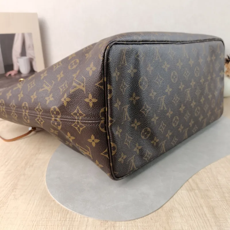 Louis Vuitton Shoulder Bag Neverfull Monogram PVC Large 39 × 19 × 32 cm — detail view 10 of 13
