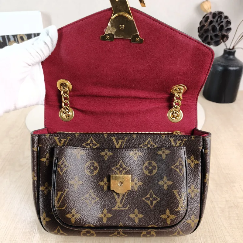 Louis Vuitton Crossbody Bag Passy Messenger Bag Monogram PVC Small23 × 9 × 17 cm — detail view 1 of 13