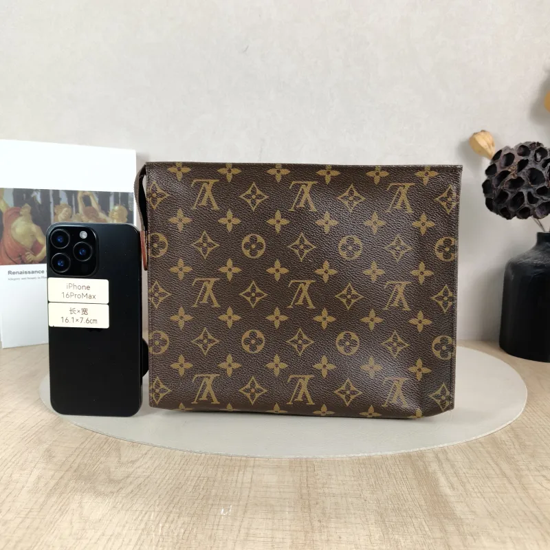 Louis Vuitton Clutch26 Monogram PVC Large25 × 5.5 × 20 cm — cover view 4 of 5
