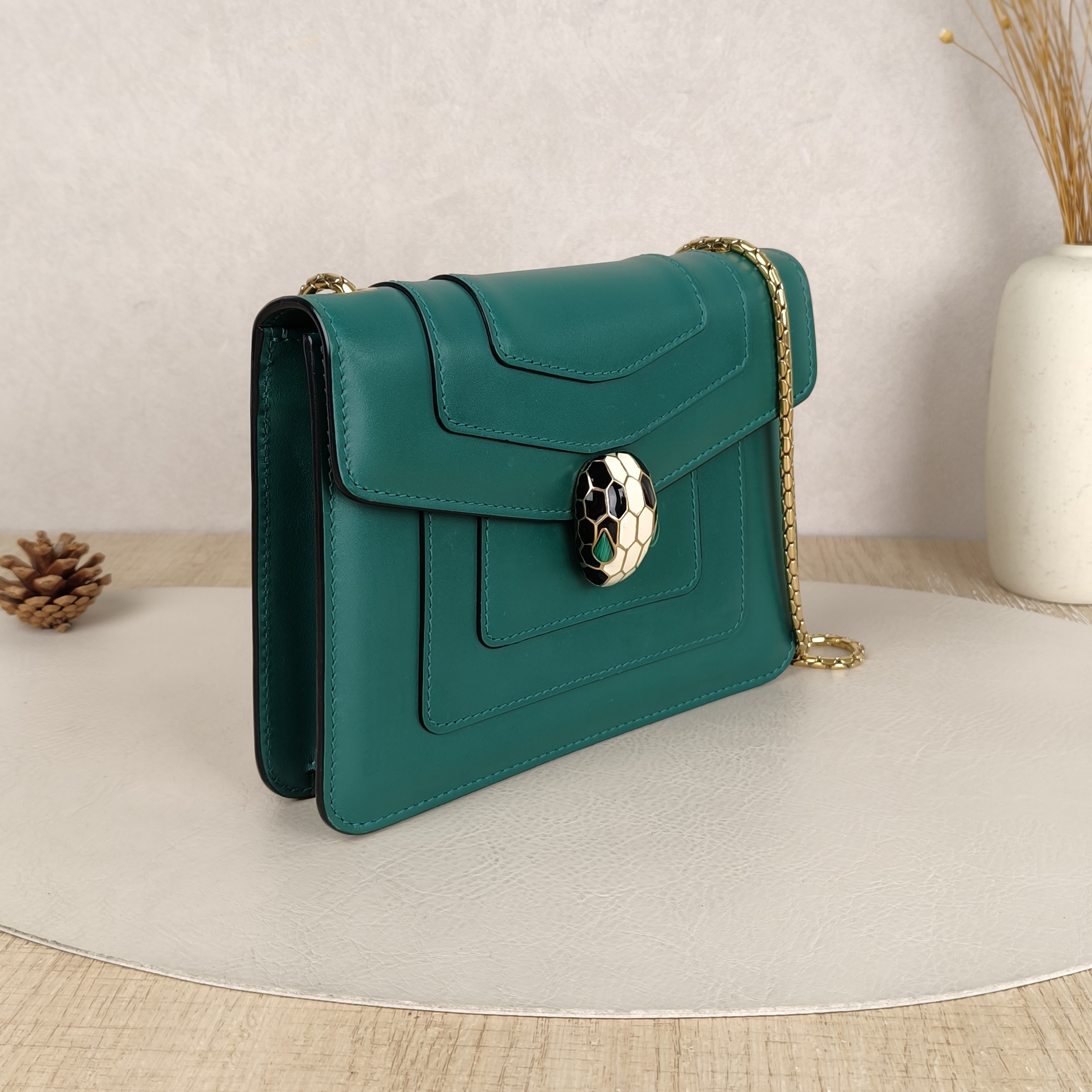 Bvlgari Crossbody Bag Serpenti Forever Collection Crossbody Bag Green Calfskin20 × 4.5 × 14 cm — cover view 4 of 8