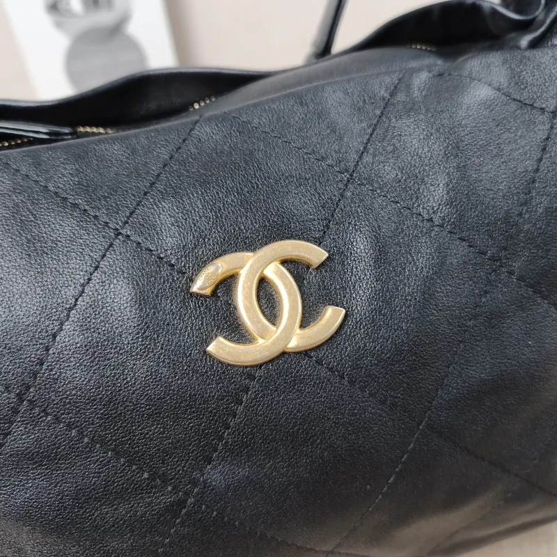 Chanel Shoulder Bag hobo Black Lambskin One Size25 × 9 × 22 cm — detail view 8 of 14