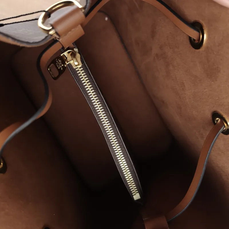 Louis Vuitton Shoulder Bag NÉONOÉ Bucket Bag Caramel PVC Medium 26 × 17.5 × 26 cm — detail view 4 of 10