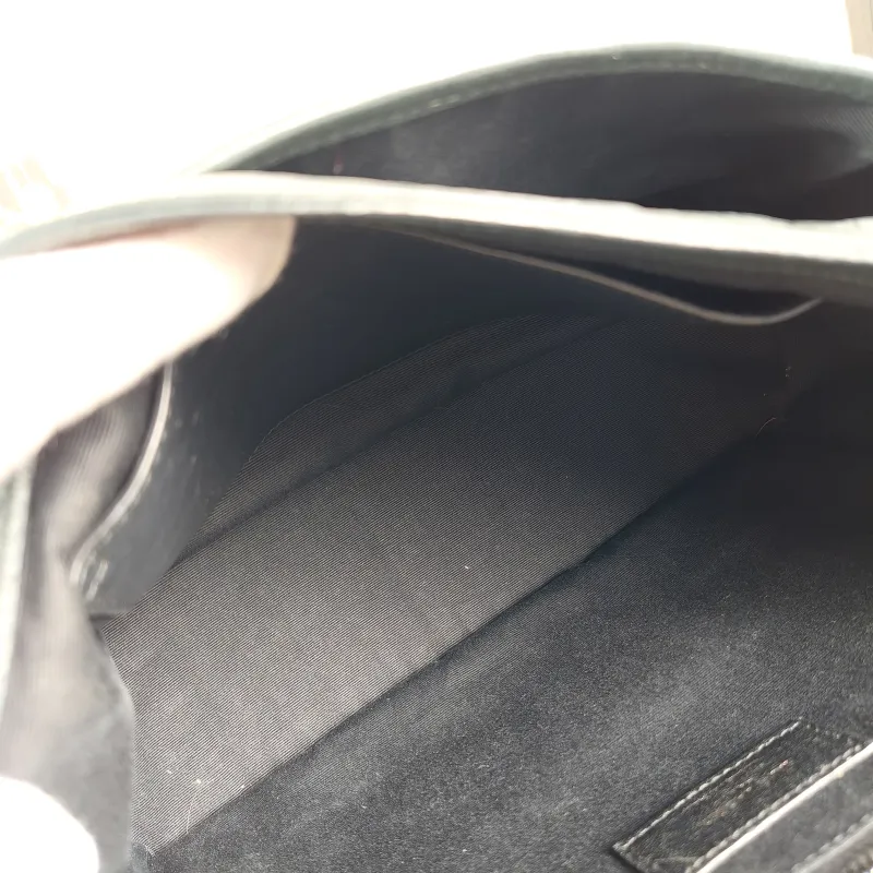 SAINT LAURENT Crossbody Bag Niki D Green Waxed Leather Medium 28 × 8.5 × 20 cm — detail view 3 of 11