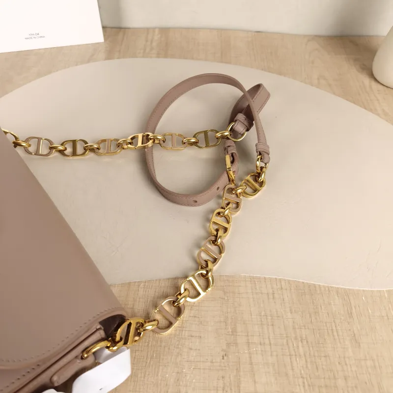 DIOR Crossbody Bag30Montaigne 30 Avenue Calfskin One Size23 × 6.5 × 13 cm — detail view 12 of 14