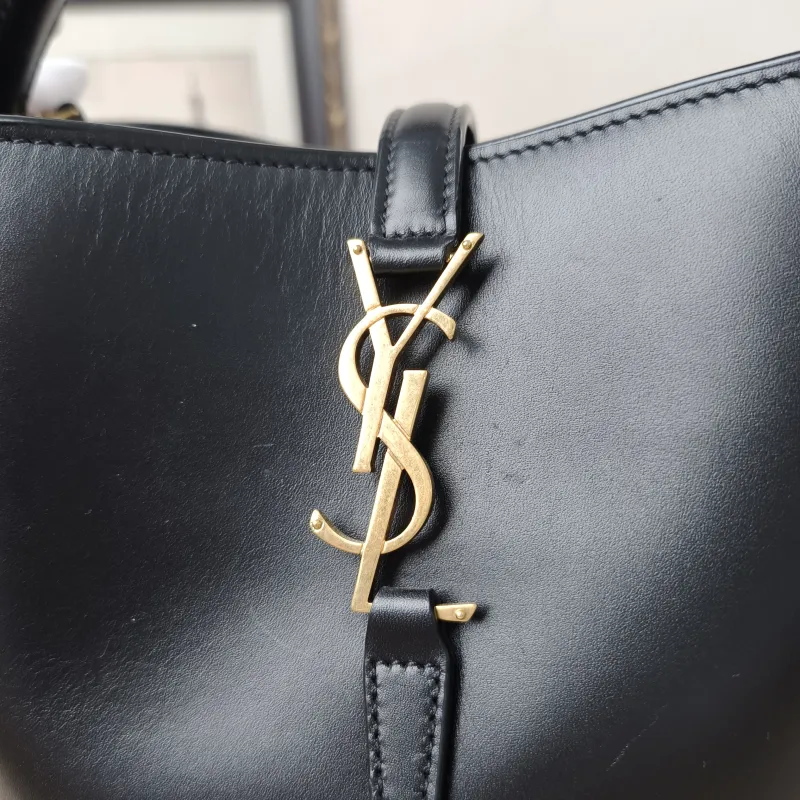 SAINT LAURENT Shoulder Bag LE 37 Black Calfskin Medium20 × 16 × 25 cm — detail view 11 of 12