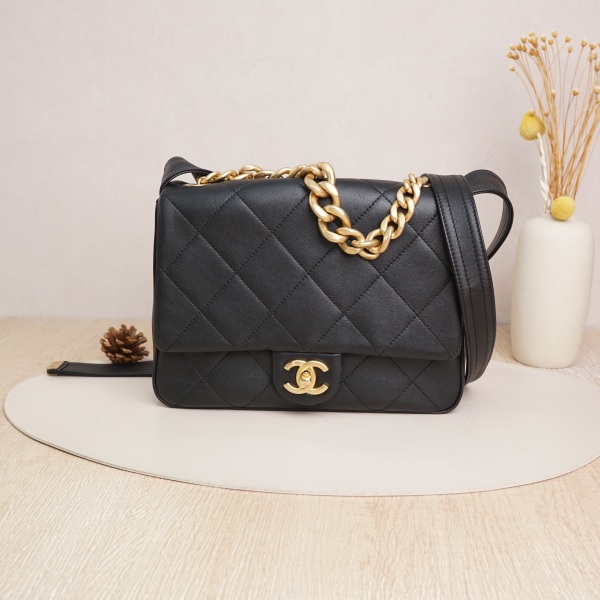 Chanel Easy Mood Shoulder Strap Shoulder Crossbody Bag Black with Gold-Tone Hardware Calfskin Microchip Edition · 25 × 7 × 18 cm