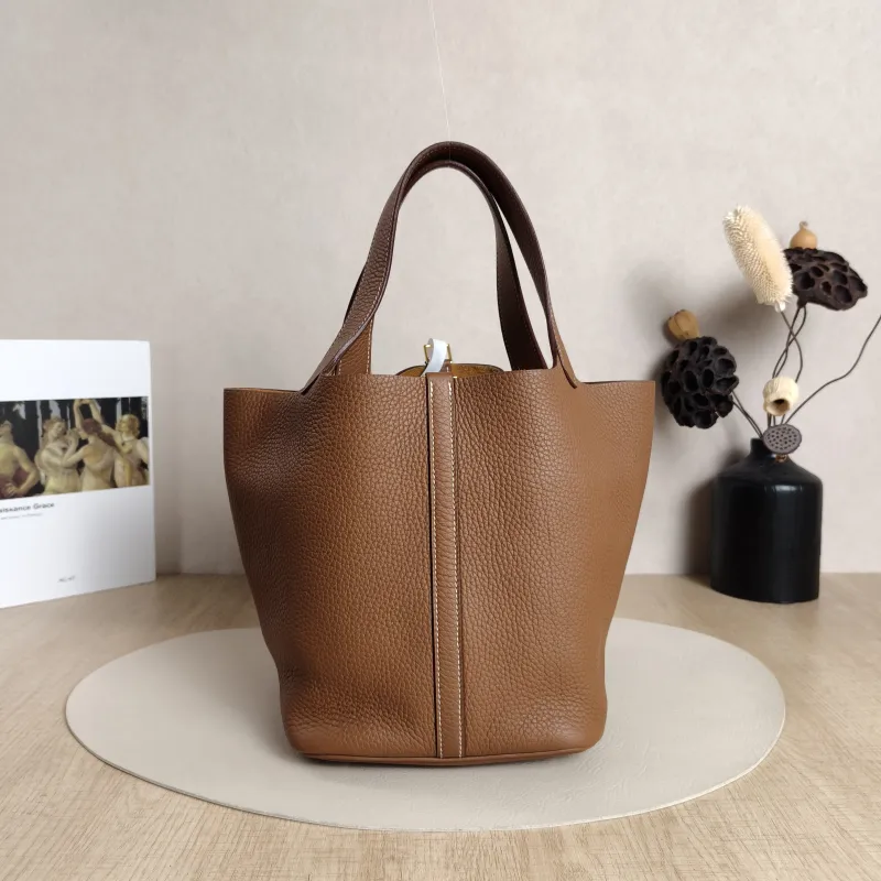 Hermès Top Handle Bag Picotin Lock 22 22 Clemence Taurillon TC Calfskin Medium22 × 18 × 21 cm — cover view 9 of 11
