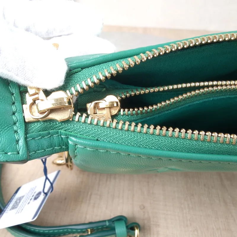 Louis Vuitton Crossbody Bag Coussin BB Green Lambskin BB21 × 7 × 16 cm — detail view 12 of 12
