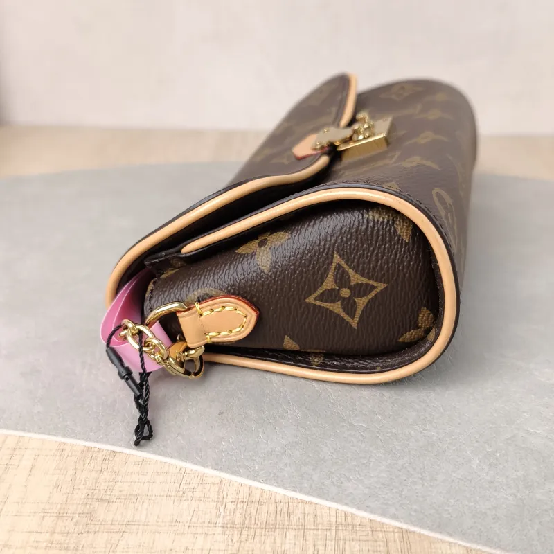 Louis Vuitton Crossbody Bag POCHETTE CAMILLE Monogram PVC One Size 20.5 × 6 × 11 cm — detail view 4 of 12