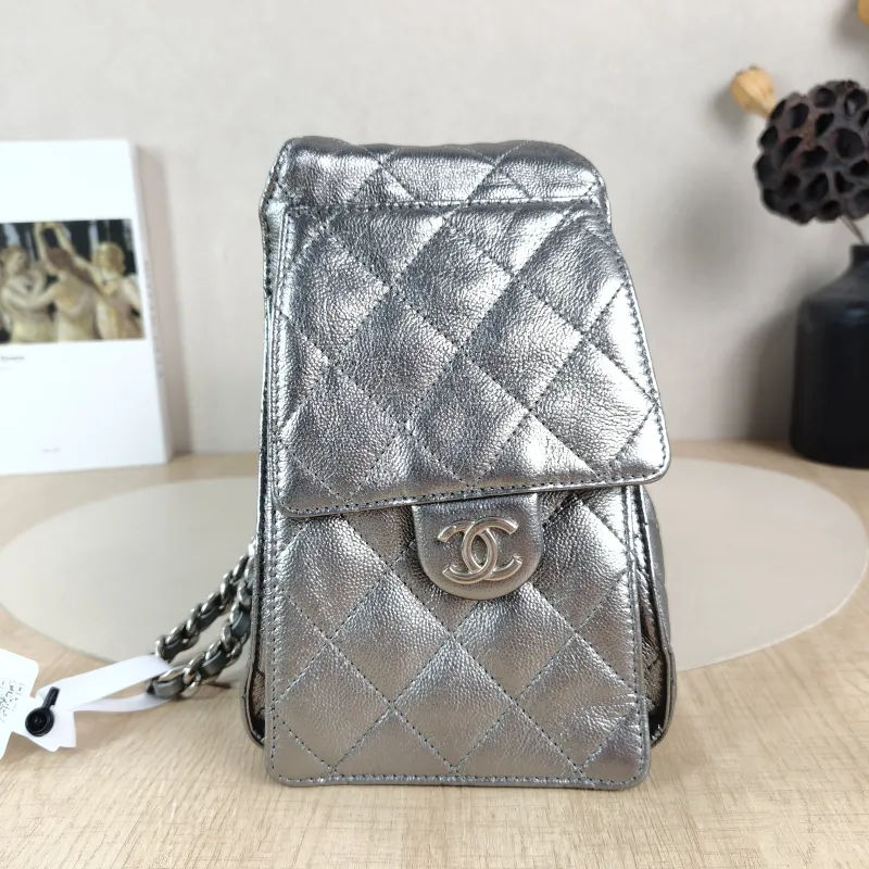Chanel Shoulder Bag25Bag Silver Calfskin Small26 × 14 × 30 cm — detail view 12 of 12