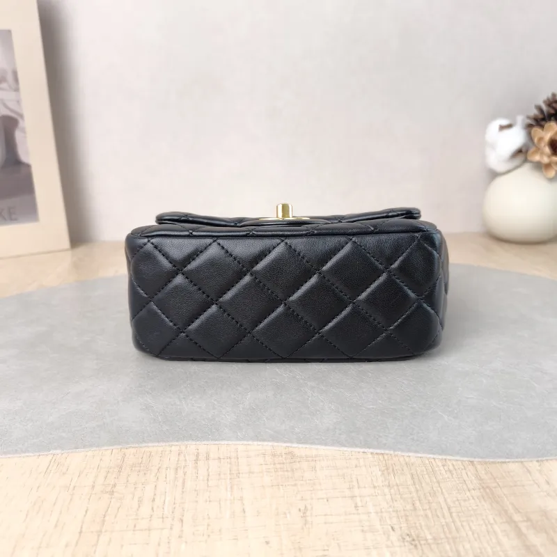 Chanel Crossbody Bag Black Lambskin One Size 17 × 8 × 13.5 cm — cover view 2 of 6