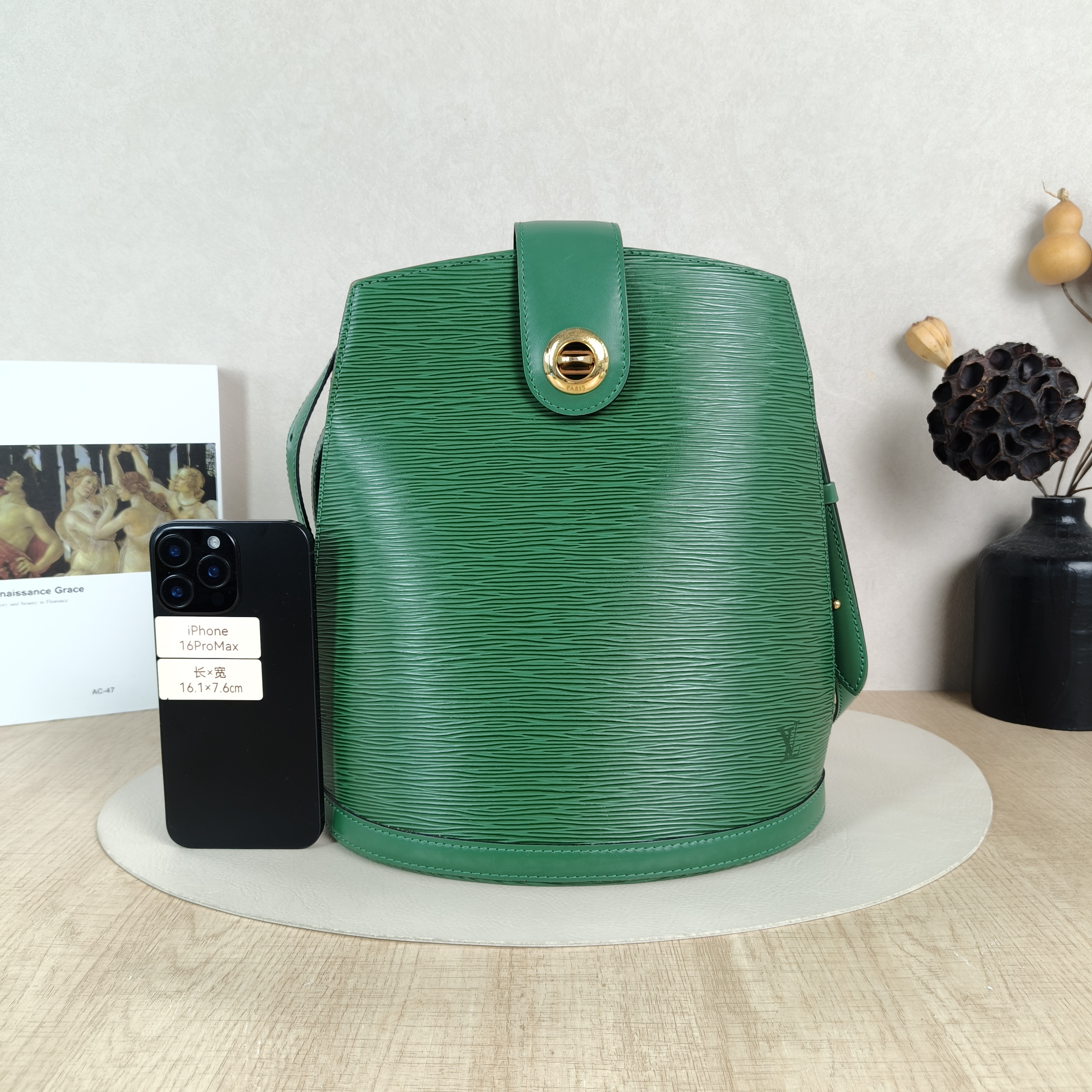 Louis Vuitton Shoulder Bag Vintage Shoulder Bag Green Epi Embossed Calfskin One Size26 × 17 × 29 cm — cover view 3 of 5