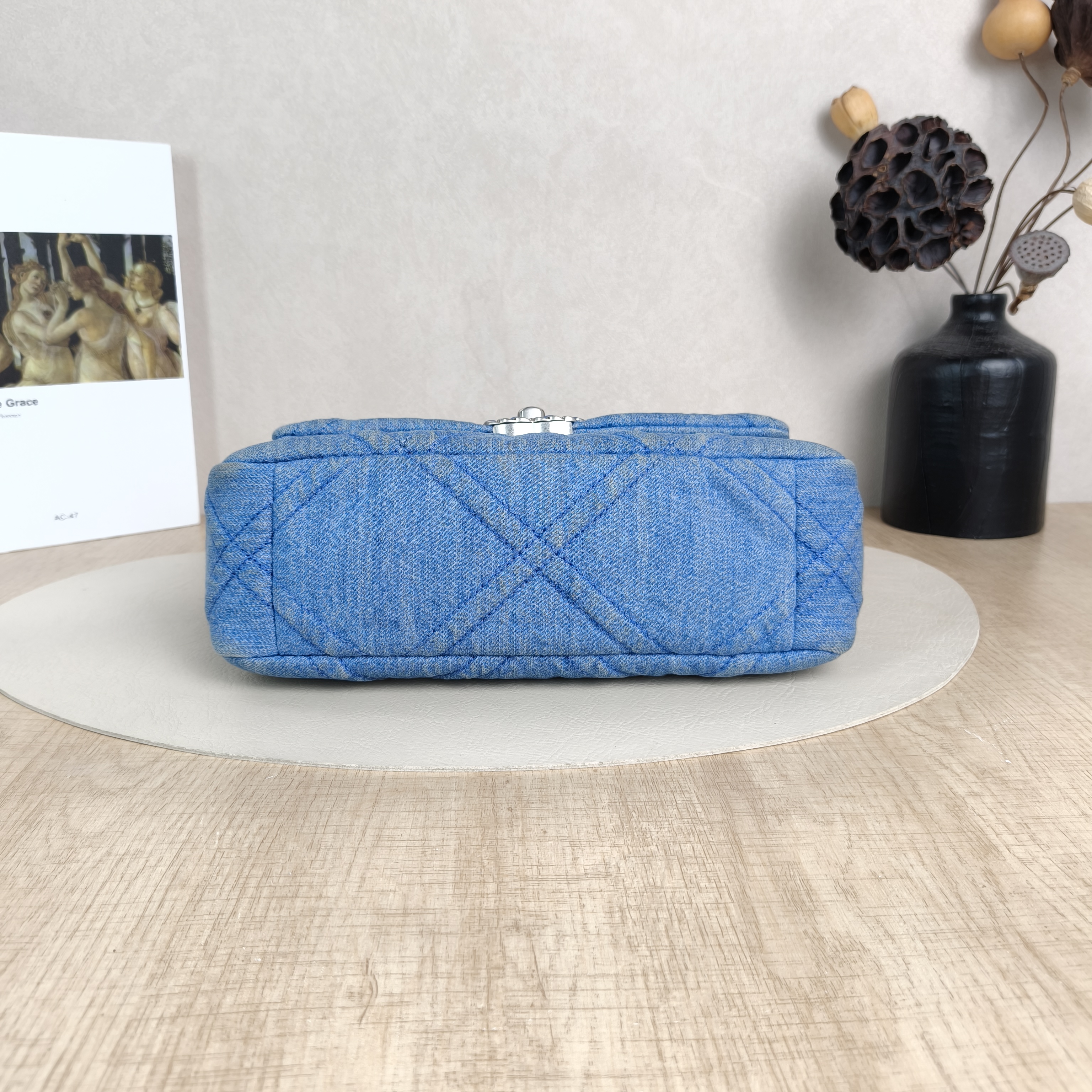 Chanel Crossbody Bag22p 19bag Small26 × 9 × 16 cm — cover view 5 of 5
