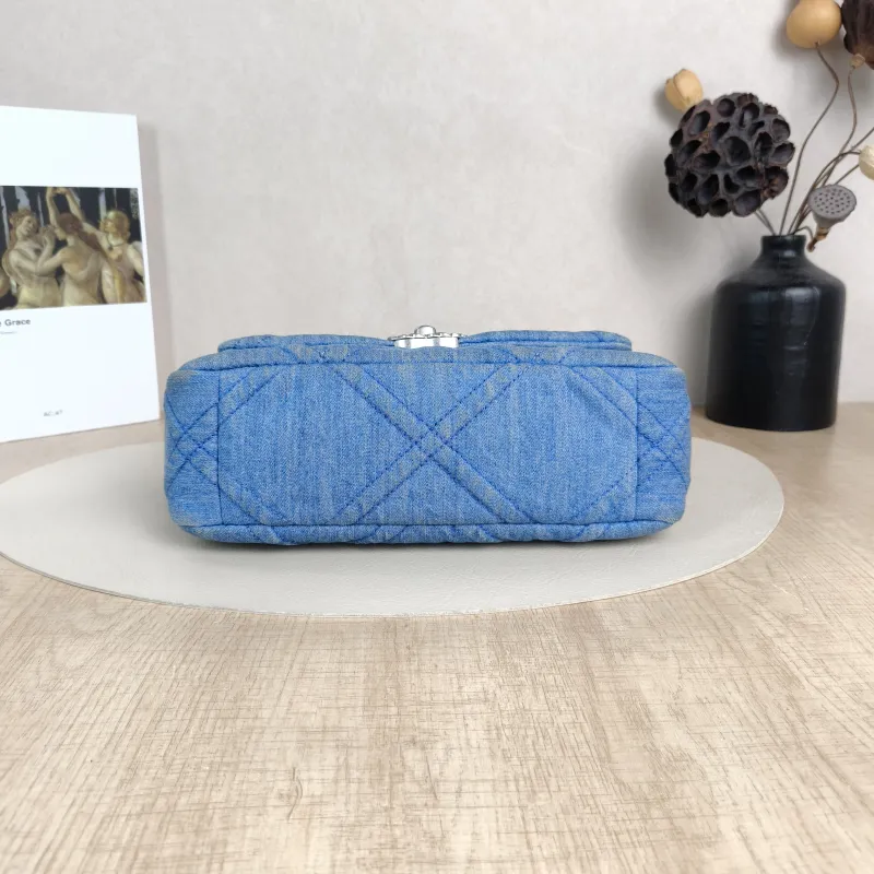 Chanel Crossbody Bag22p 19bag Small26 × 9 × 16 cm — cover view 5 of 5