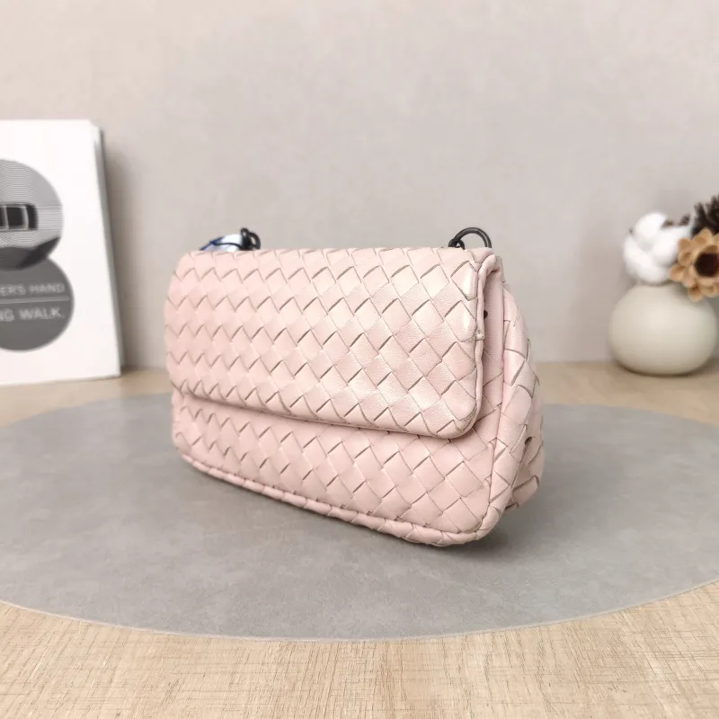 Bottega Veneta Shoulder Bag Woven Messenger Bag Pink Lambskin One Size19 × 5 × 11 cm — cover view 3 of 5