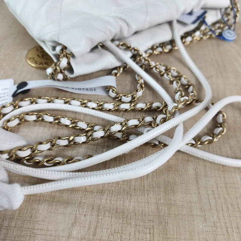 Chanel Shoulder Bag 22Bag White CC alfskin Mini 20 × 6 × 19 cm — detail view 7 of 11