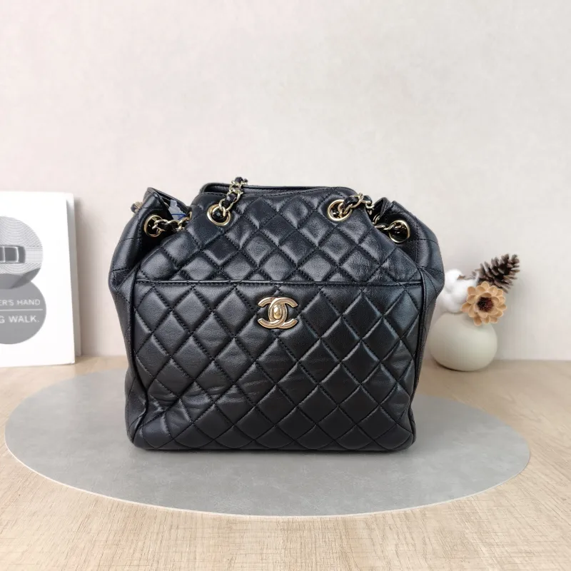 Chanel Crossbody Bag Bucket Bag Black Lambskin One Size23 × 11 × 23 cm