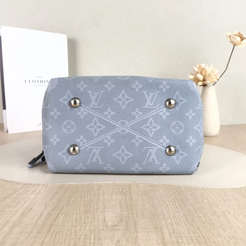 Louis Vuitton Crossbody Bag BELLA Blue Calfskin 22 × 14 × 20 cm — cover view 4 of 5