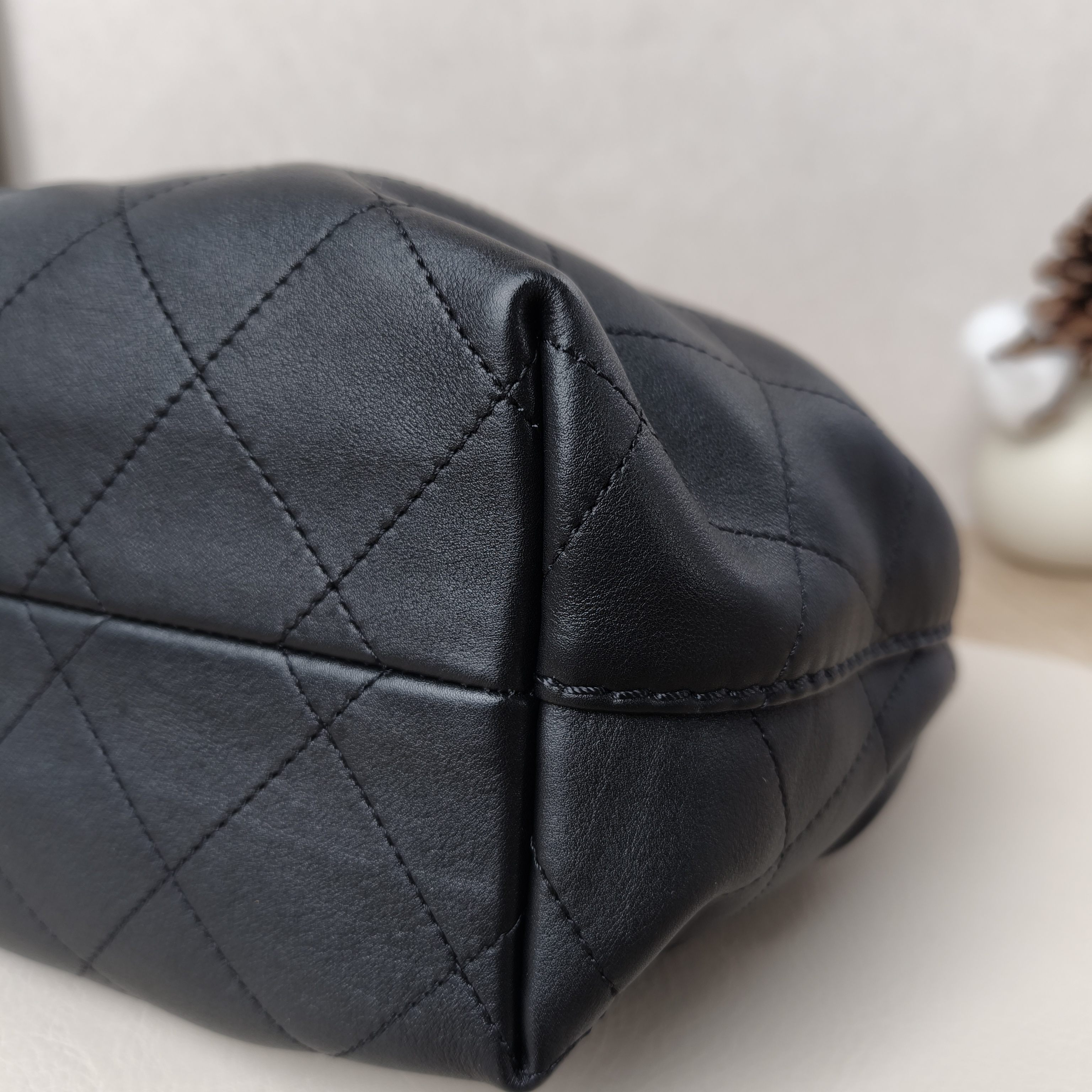 Chanel Crossbody Bag26c Black Calfskin 32 × 12 × 24 cm — cover view 8 of 11
